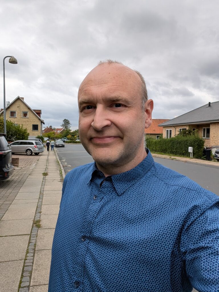 Pixel 9 Pro Selfie kamera - udendørs dagslys