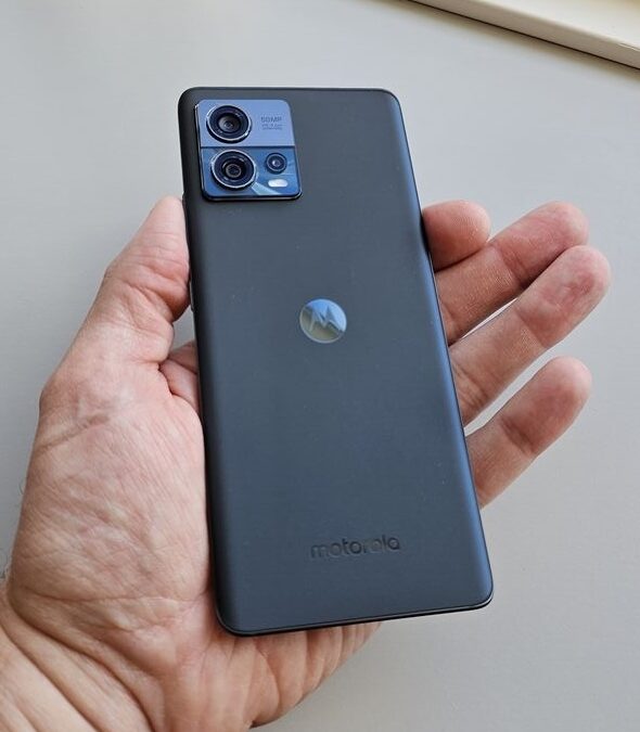 Motorola Edge 30 Fusion er flot i hånden