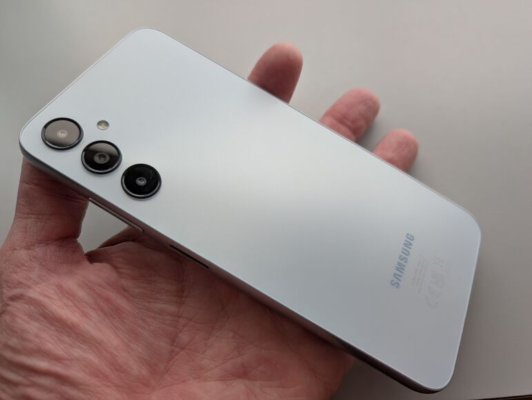 Samsung A05s Design og byggekvalitet