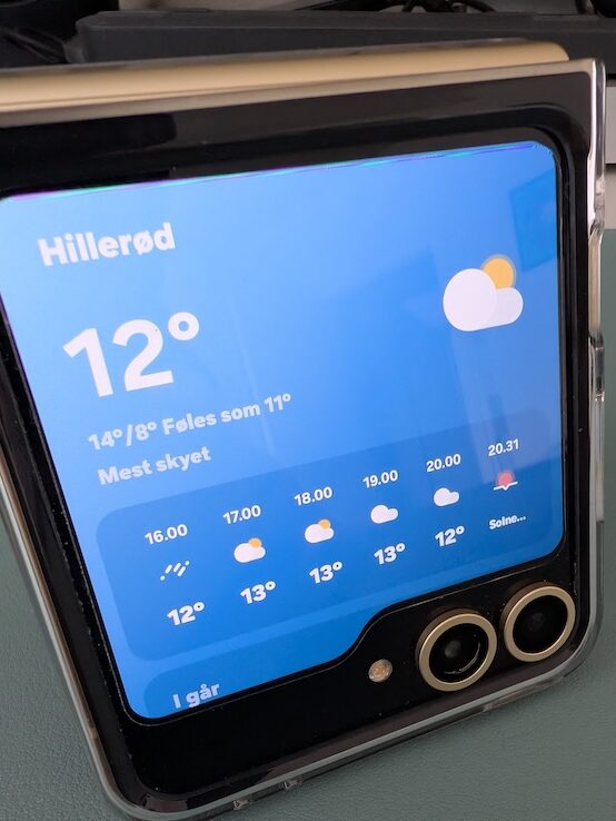 Vejrudsigten på Samsung Z Flip 6 coverskærm