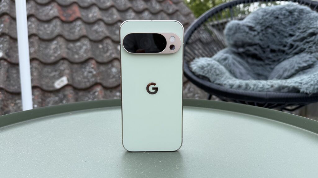 Google Pixel 10 Pro i Jade grøn