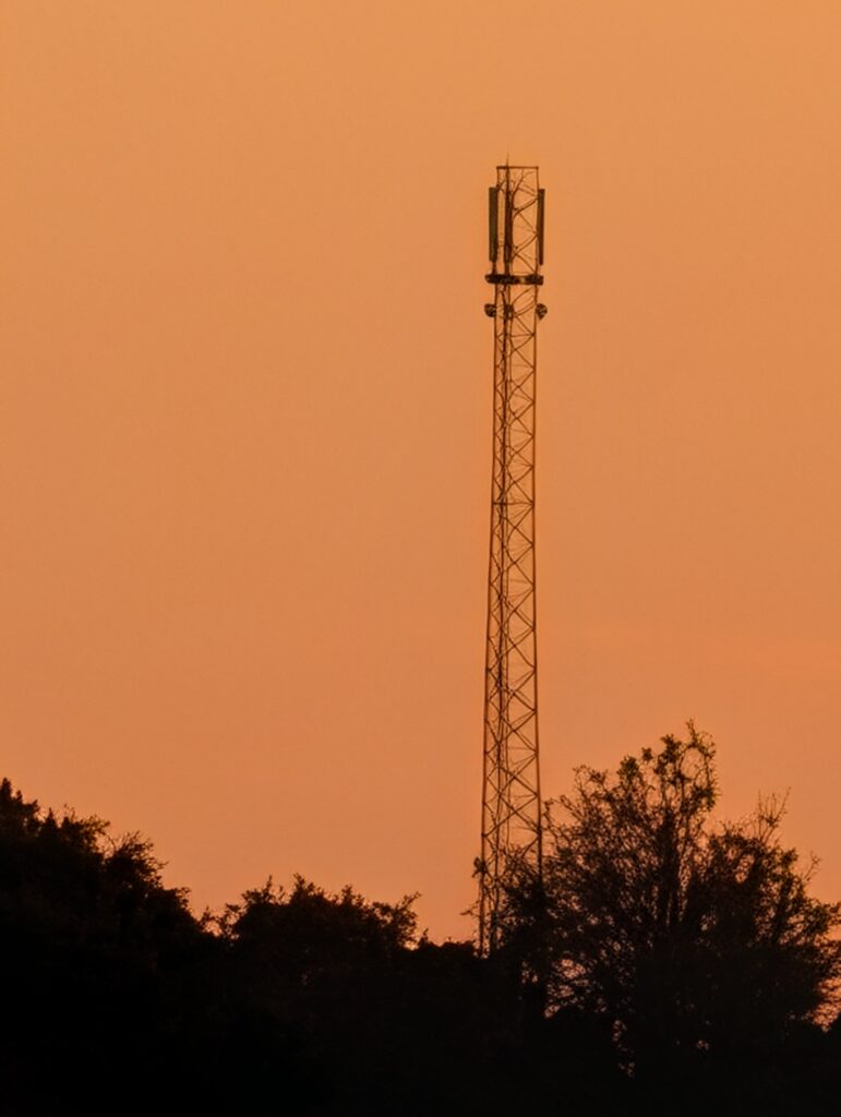 En strøm-pæl fanget med Pixels 100x Pro Res Zoom