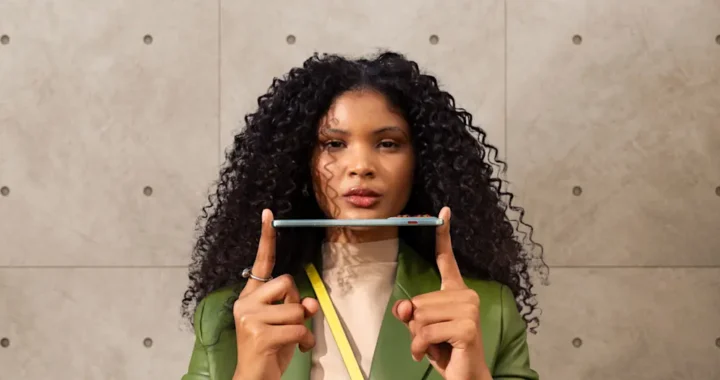 Tynd og let er Motorola Edge 70 – dansk anmeldelse