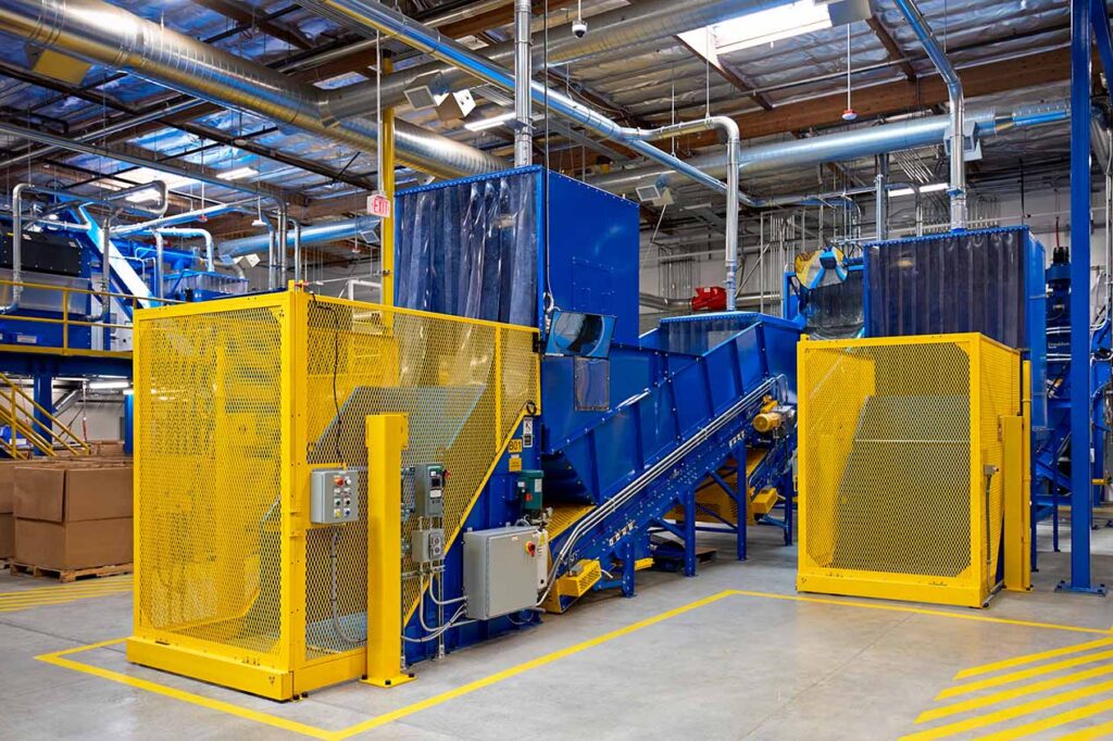 Cora, Apples nyeste system til genanvendelse af elektronik i Californien, giver udsigt til en højere materialegenindvindingsgrad fra genanvendte Apple-produkter. Foto: Apple