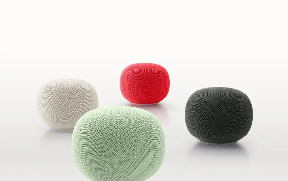 Google Home Højtaleren kommer i 2 farver - Hazel og Porcelæn i Danmark, og desværre kun Jade og Bær farverne i USA