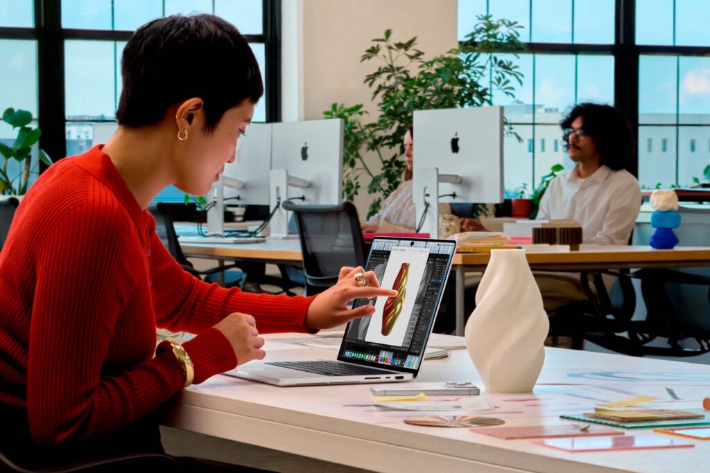Nu er der touchskærm på Macbooks. Foto: Apple